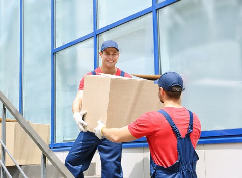 Packing and unpacking service for a flat move in Earls Court